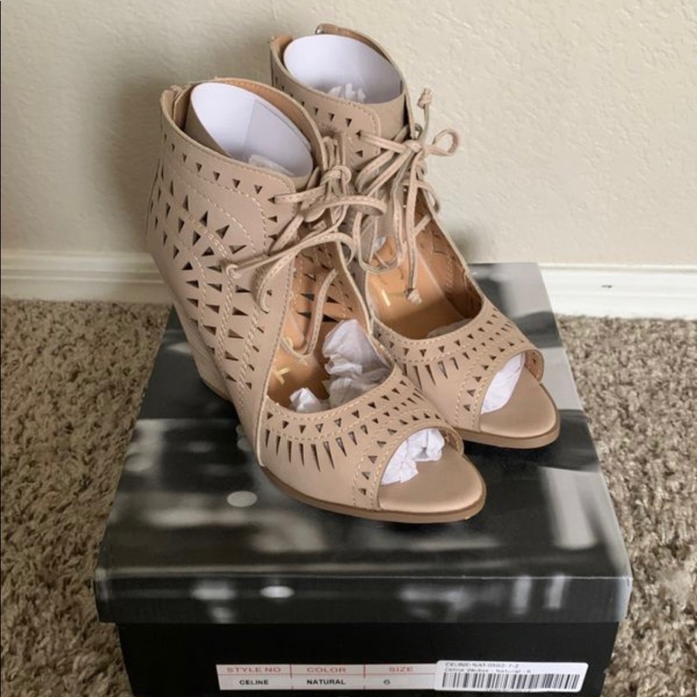 NWT Mindy Mae Market Nude/Tan Cut out tie Wedges 6